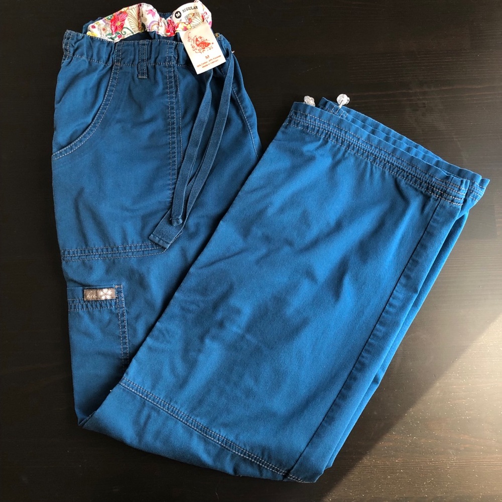 koi Scrub Lindsey Cargo pants Ultramarine Size med